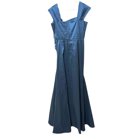 EUC - T by Tadashi Shoji Beautiful Ball Gown - Size 8 - navy - Picture 5 of 6